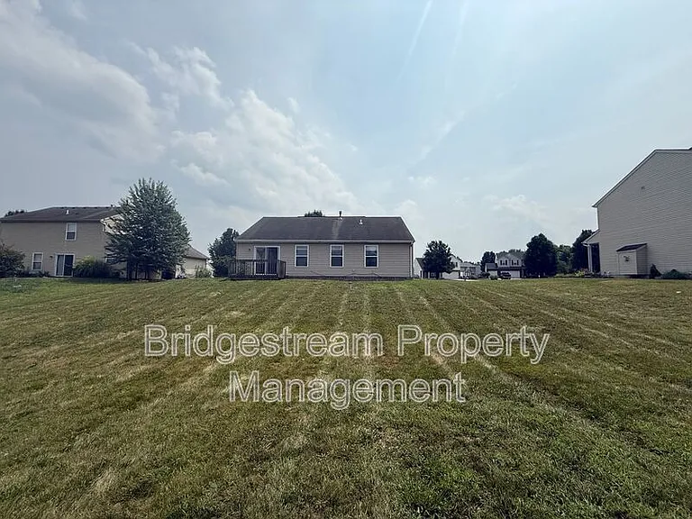 8694 Plum Creek Ct — Photo 10