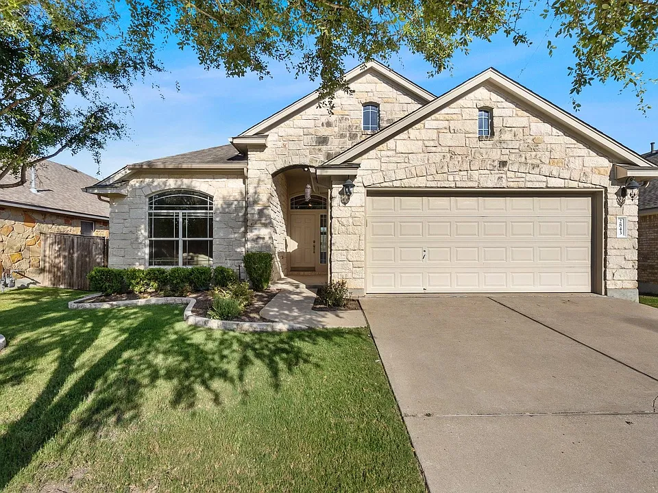 2843 Angelina Dr