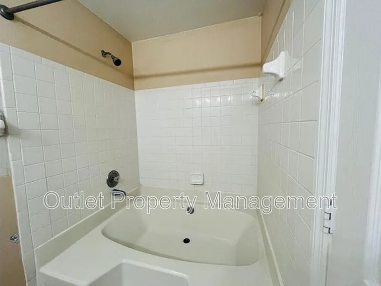 2282 Grenwich Ave #2282 — Photo 16
