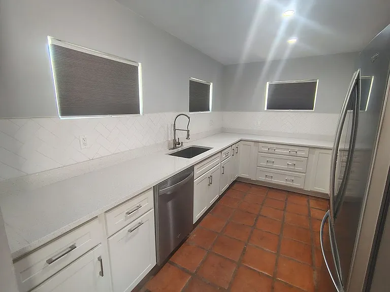 23 E Adams St — Photo 7