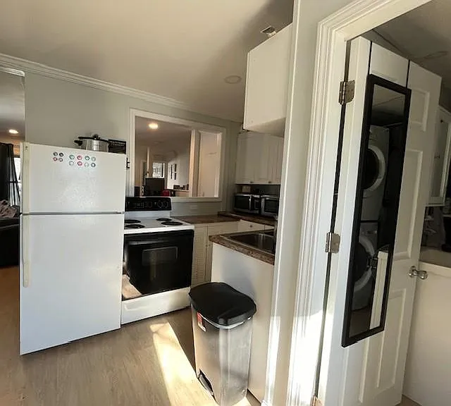 10-12 Elm St — Photo 7