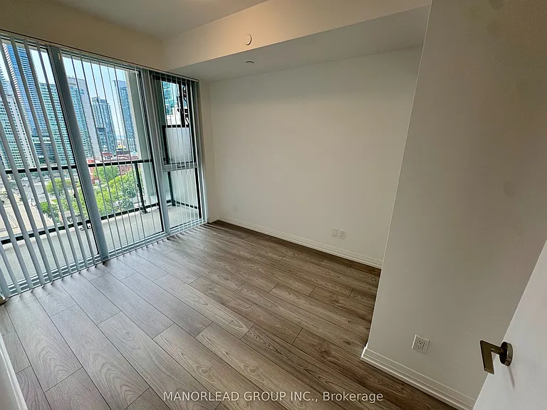 400 King St W #1517 — Photo 6