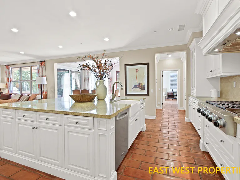 42 Royal Grv — Photo 11