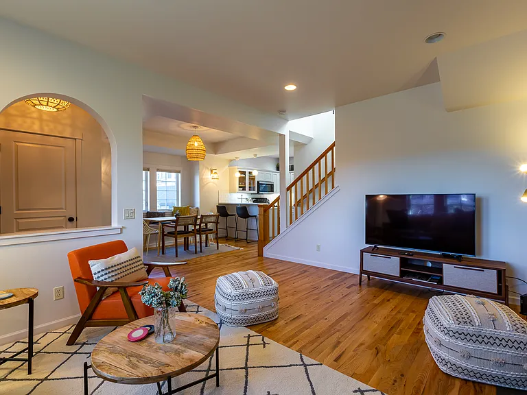 1378 NW Mount Washington Dr — Photo 1