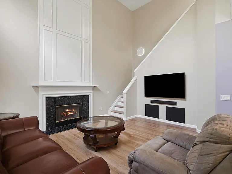 44525 Fenwick Dr — Photo 4