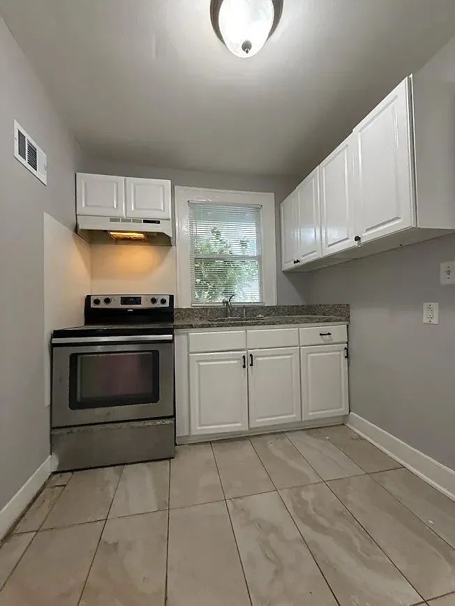 3 bed, 1100 sqft, $1,750 — Photo 2