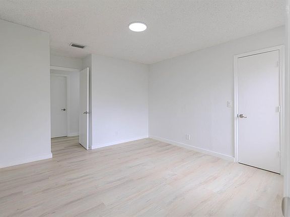 5th image of 3350 Pinewalk Dr N APT 1418