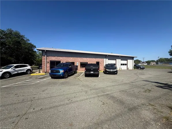 1155 Maple Ave, Burlington, NC 27215