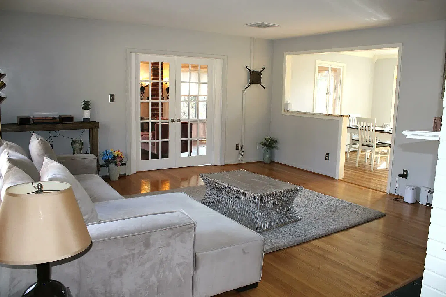 4 bed, 3400 sqft, $3,800 — Photo 2
