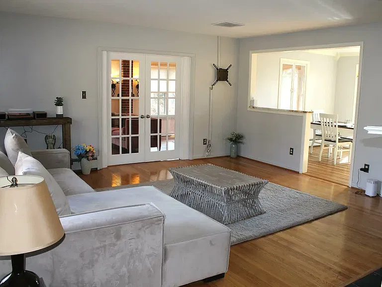 403 Careybrook Ln — Photo 2