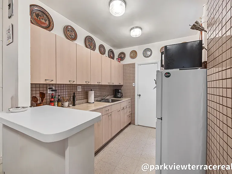 156 S 1st St #1 — Photo 7