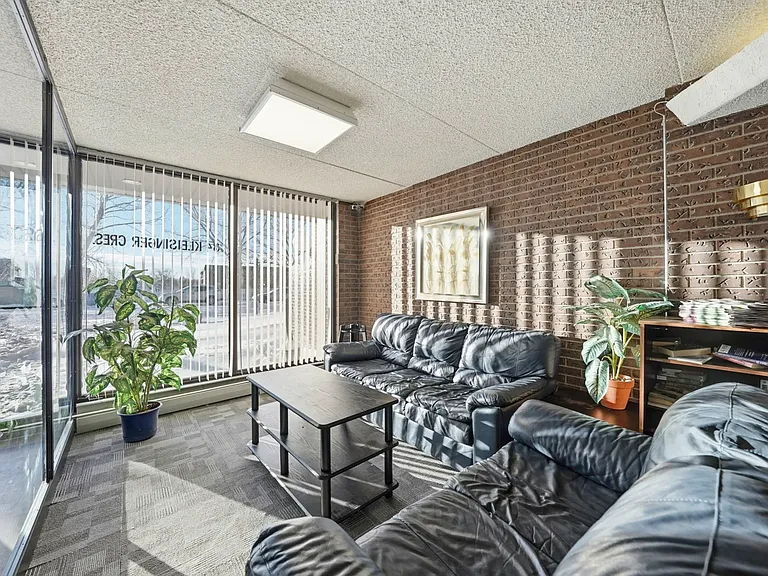 34 Kleisinger Cres — Photo 28
