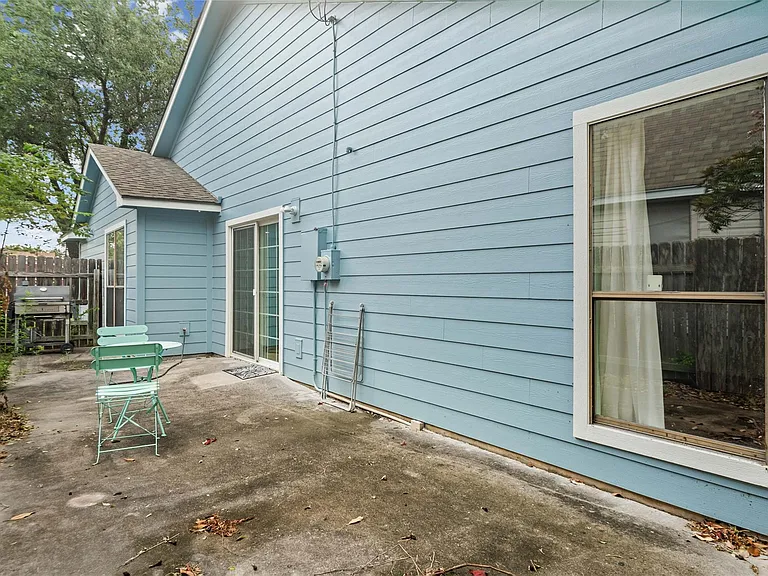 2408 Windrift Way — Photo 15