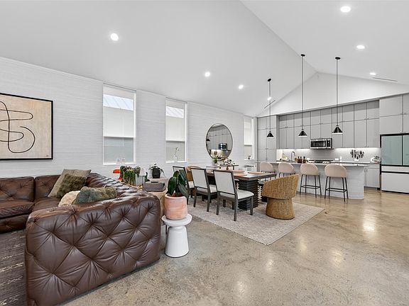 3rd image of 308 Painted Sunset Dr