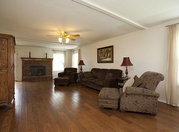 Spacious living room
