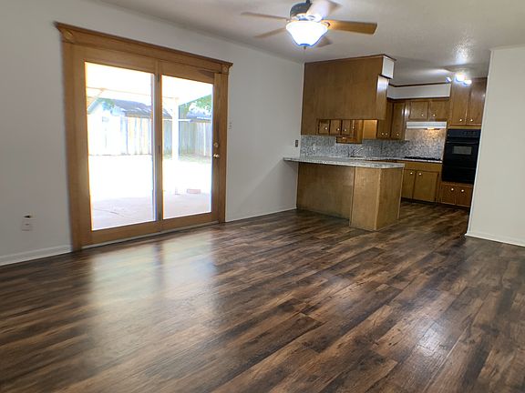 3rd image of 707 N Lane Wells Dr