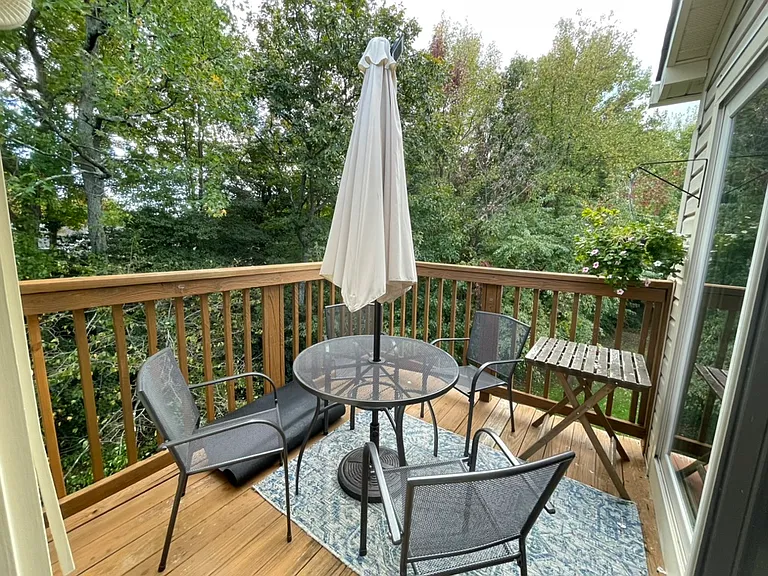 40 Sandstone Ct #L — Photo 18