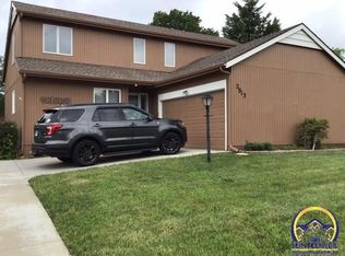2913 SW Arrowhead Rd, Topeka, KS 66614