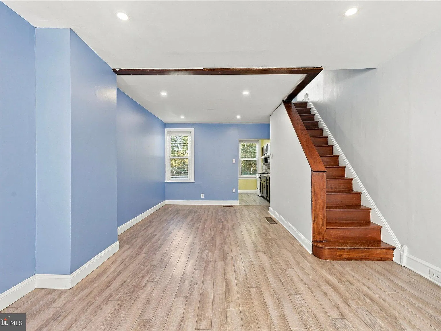 3 bed, 1.0 bath, 910 sqft, $1,550 — Photo 4