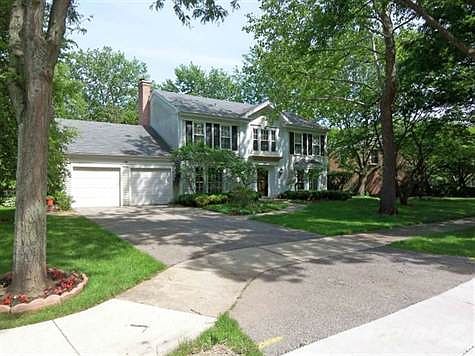 Welcome to 595 Bent Creek Ridge, Deerfield -- located in noted Kings Cove!