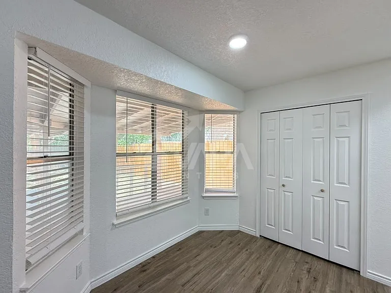 209 High Oak — Photo 8