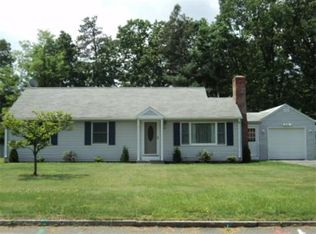 66 Clearbrook Dr, Springfield, MA 01118