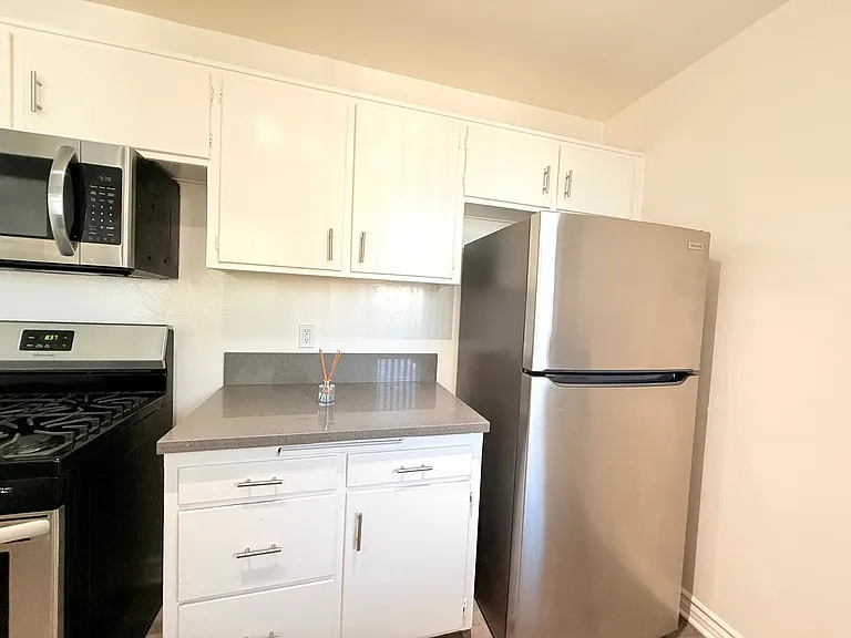 1029 N. Ardmore Avenue — Photo 9