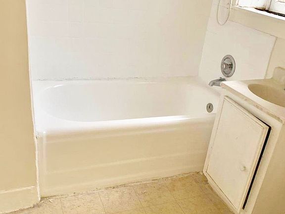 5th image of 852 Jackson St APT 41