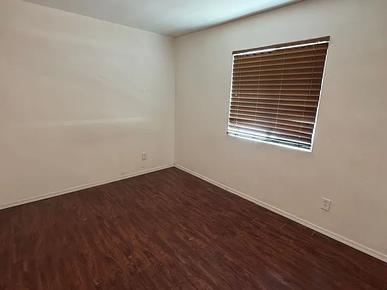 2813 N Mountain Ave — Photo 7