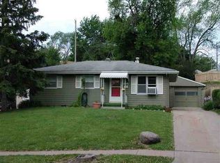 3218 S 40th St, Omaha, NE 68105