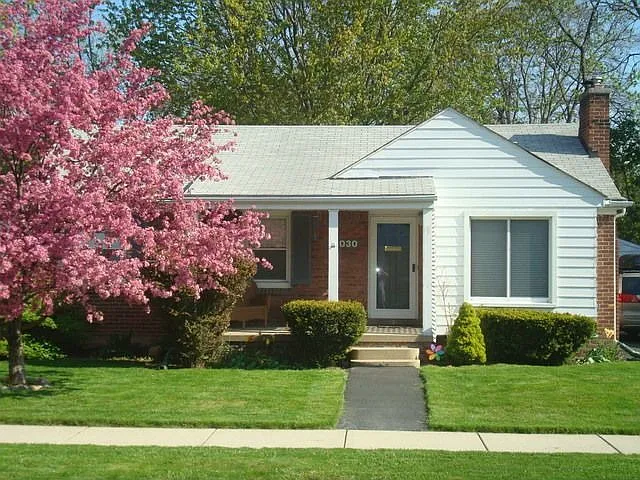 14030 Lincoln Ave photo 1
