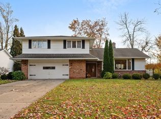 5560 Lansbury Ln, Lyndhurst, OH