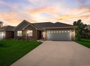 5236 Briarwood Cir, Racine, WI 53402