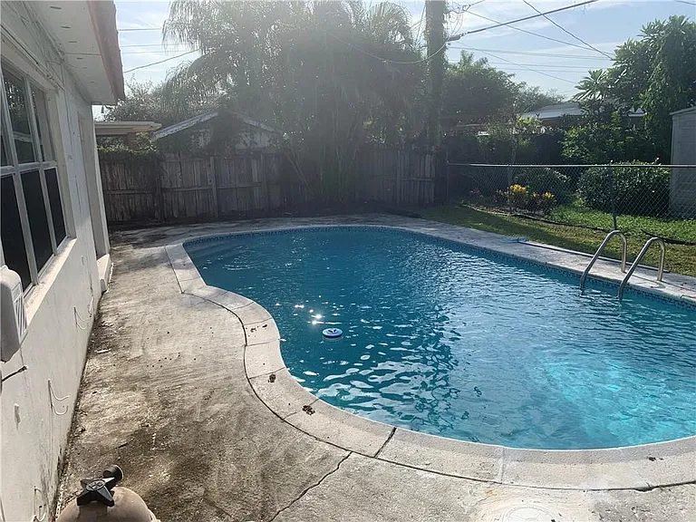 6410 Coolidge St — Photo 4