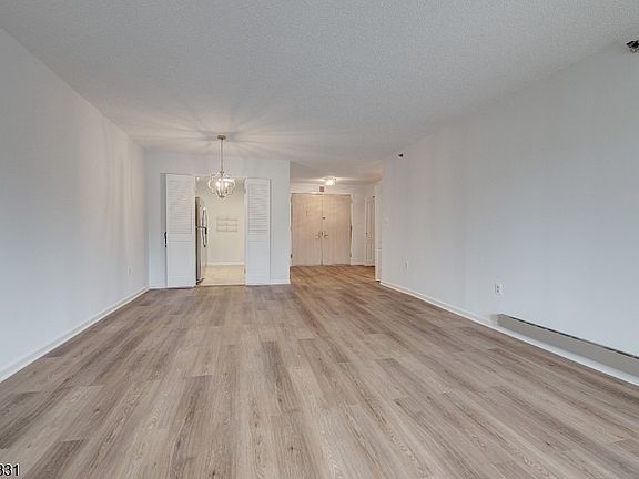 4th image of 10 Smith Manor Blvd