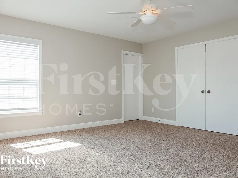 1033 Kings Mountain Ln — Photo 9
