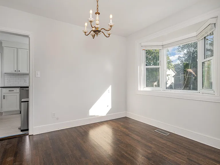 800 McDonald Ave — Photo 14