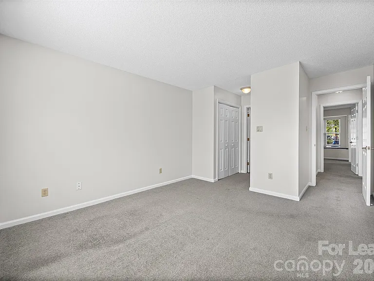2920 Iron Gate Ln — Photo 19