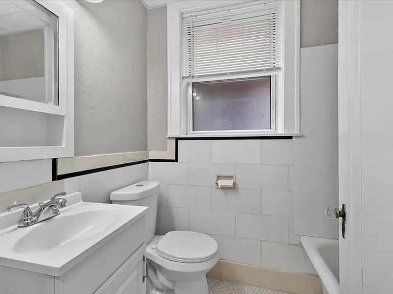 1949 Alfred Ave #1S — Photo 17