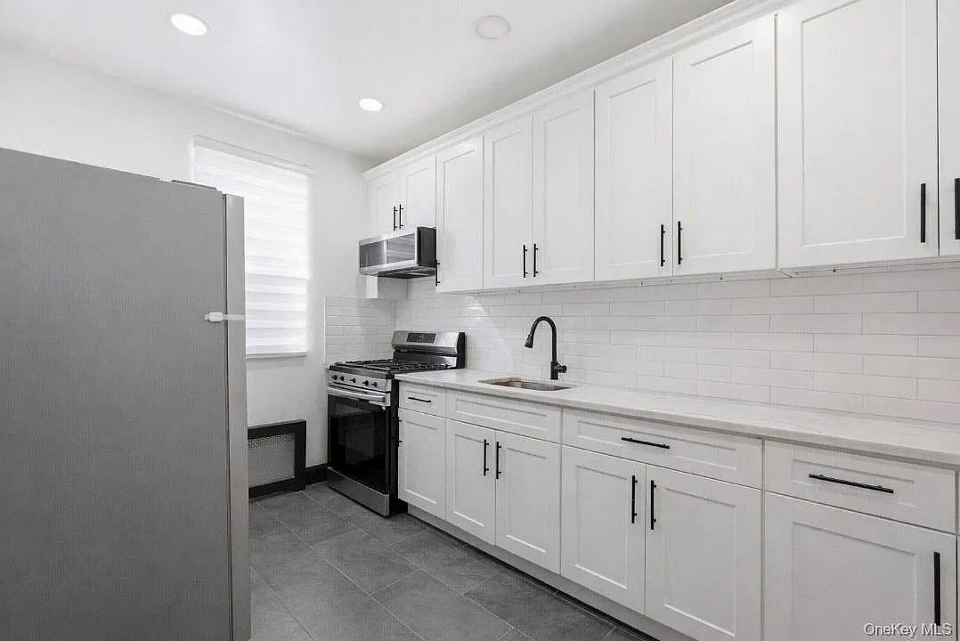 3 bed, 1.5 bath, 900 sqft, $3,800 — Photo 3
