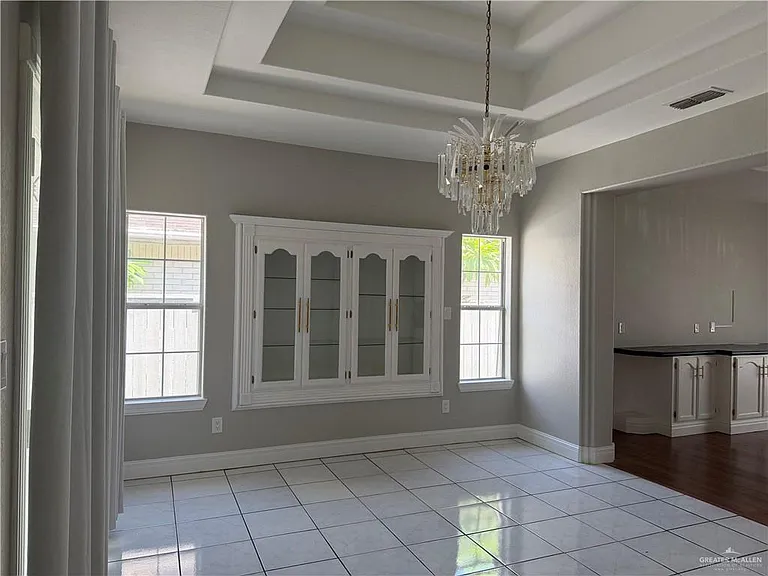 512 E Redbud Ave — Photo 3