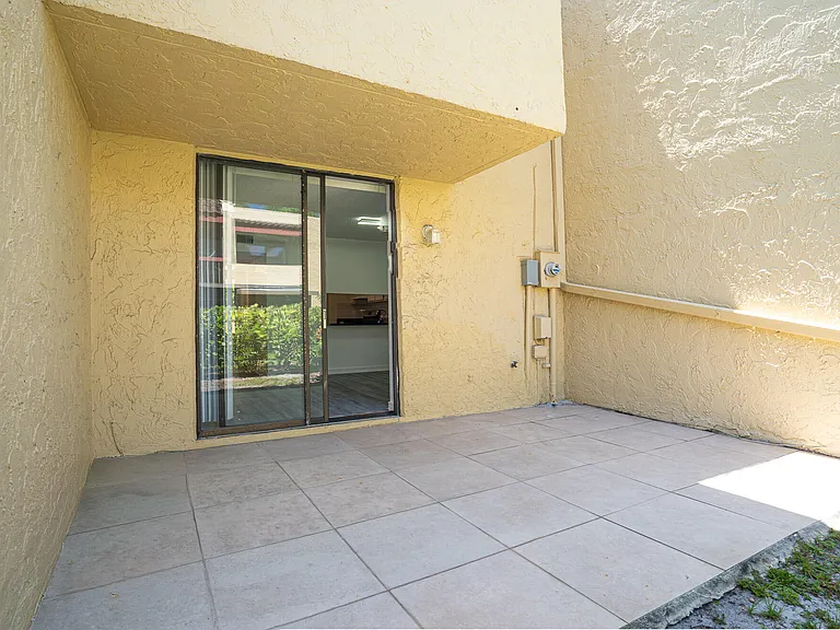 769 SE 1st Way — Photo 6