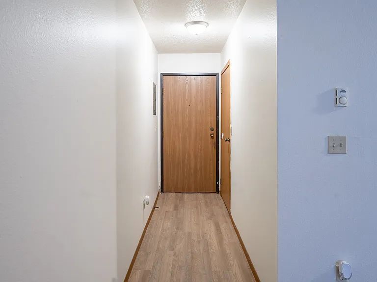 Fargo, ND Candlelight Apartments | 01A | Entry