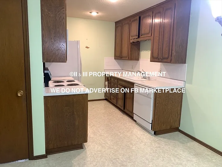 1408 SW Sunset St — Photo 5