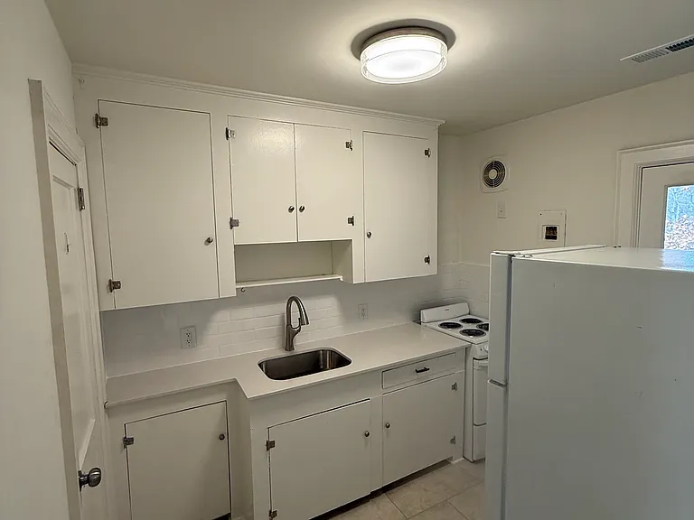 2114 Brandon Cir #4 — Photo 11