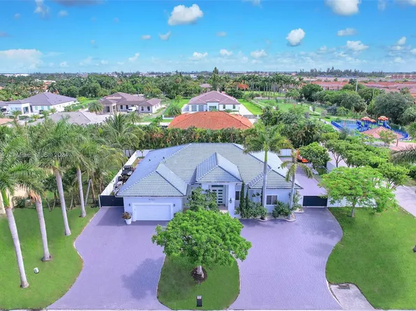 9701 NW 130th St, Hialeah Gardens, FL 33018
