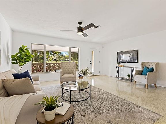 4th image of 2311 Desoto Way S