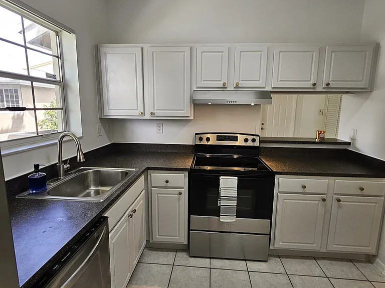 2331 NW 96th Ter #17L — Photo 5
