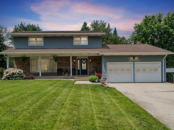 512 Woodview Ln, Dodgeville, WI 53533