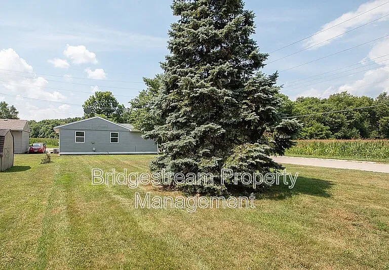 340 Walnut St — Photo 18